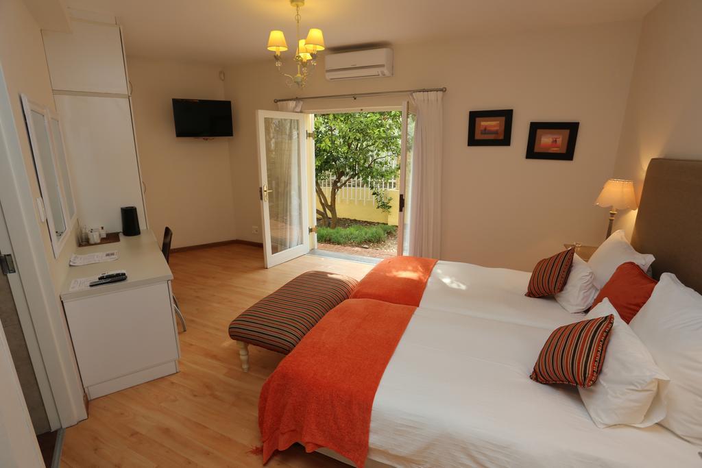Villa Moringa Guesthouse Windhoek Exterior photo